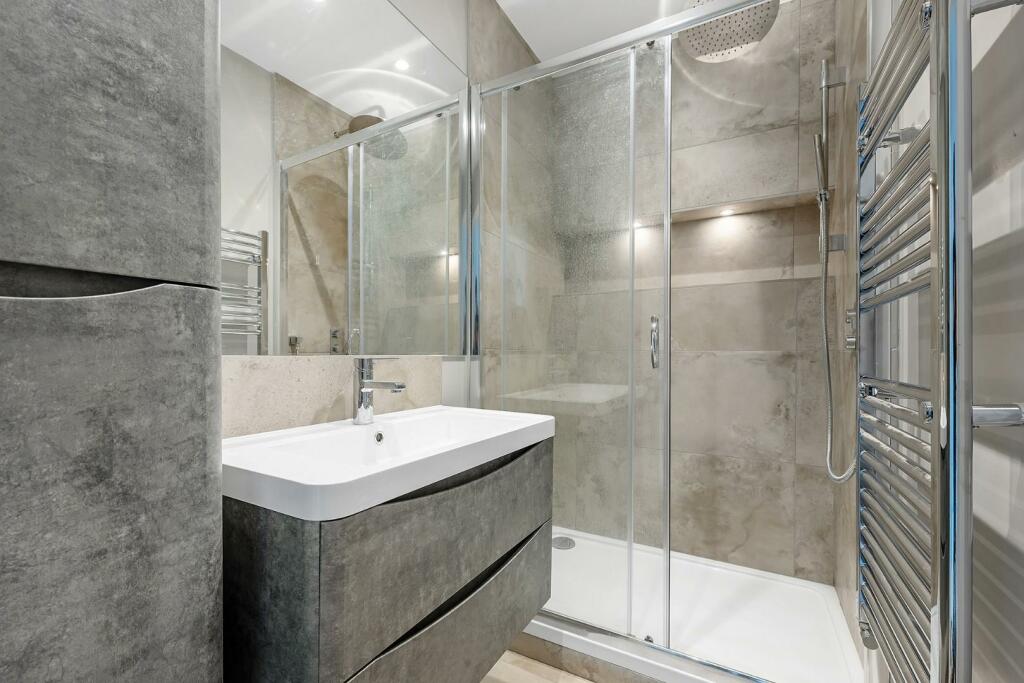 Bathroom.JPG