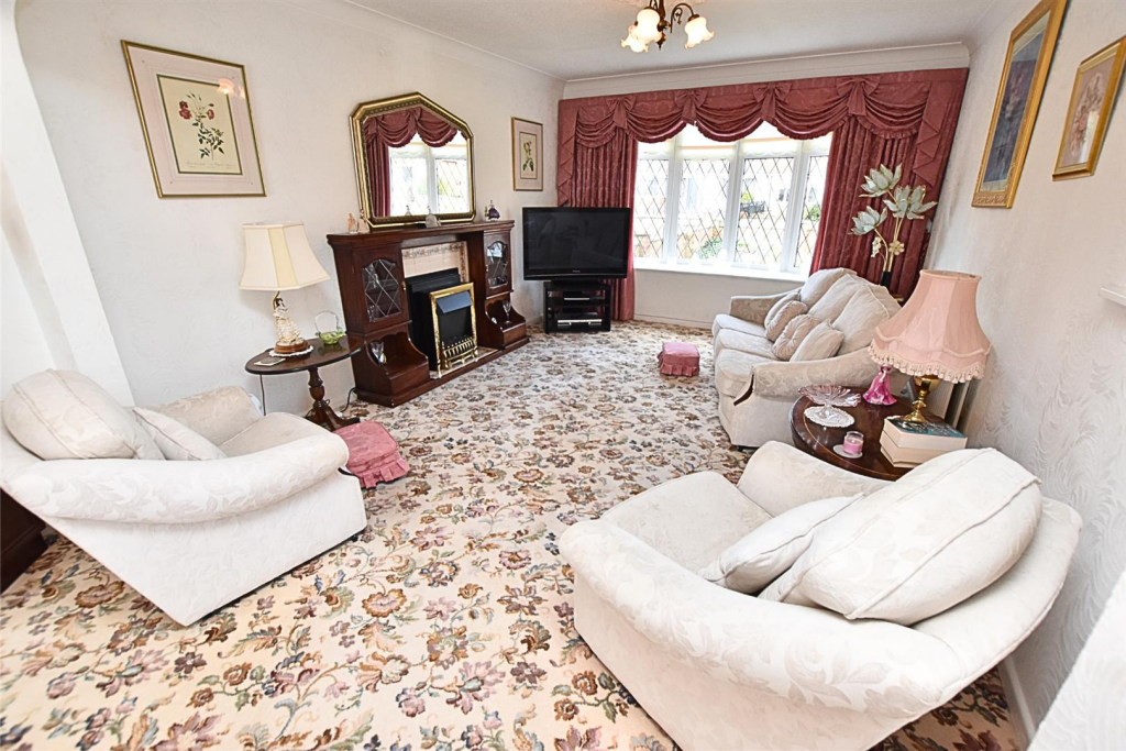 LOUNGE DINING ROOM