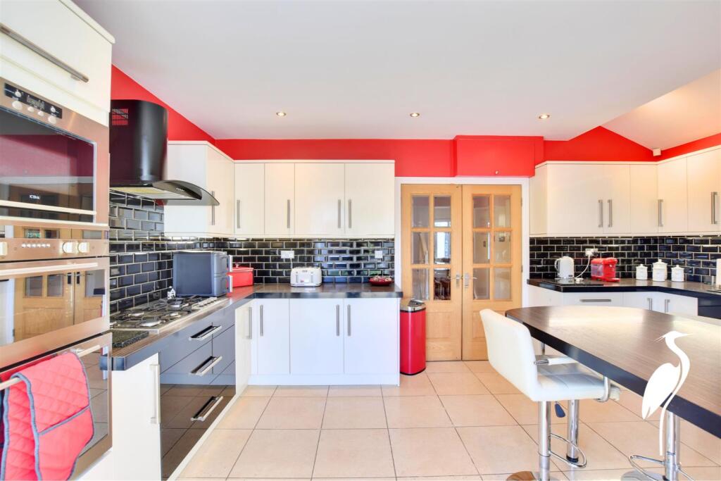 Breakfasting Kitchen