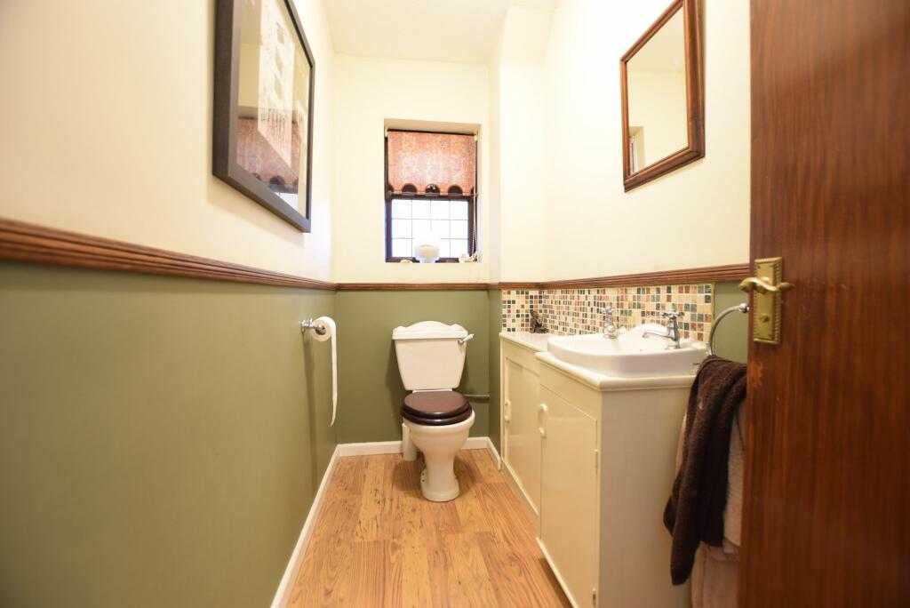 GROUND FLOOR CLOAKROOM
