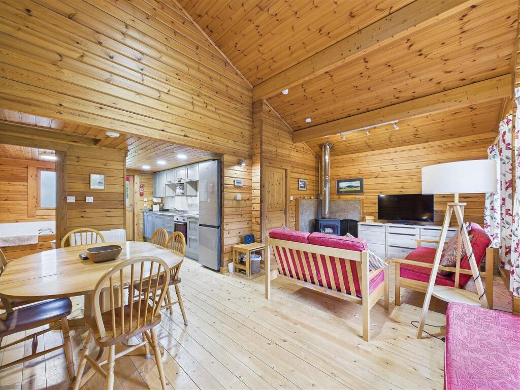 Open Plan Sitting Room &amp; Dining Area