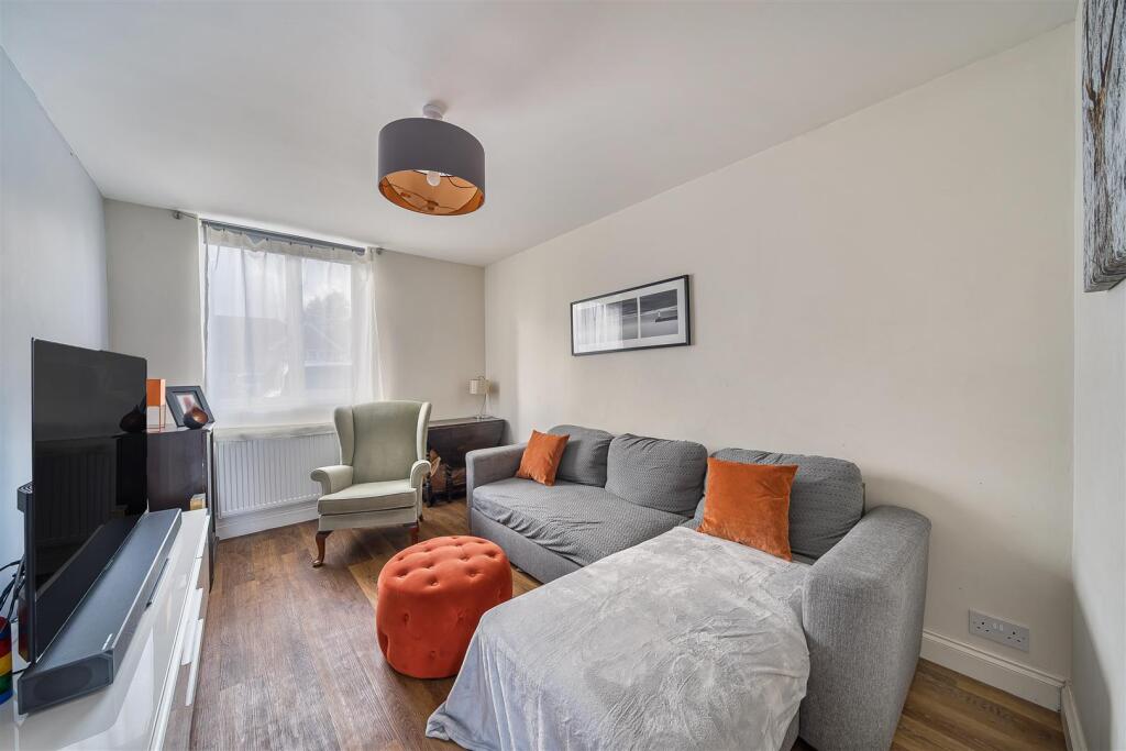 Malvern Way - Snug - Bed 4.jpg
