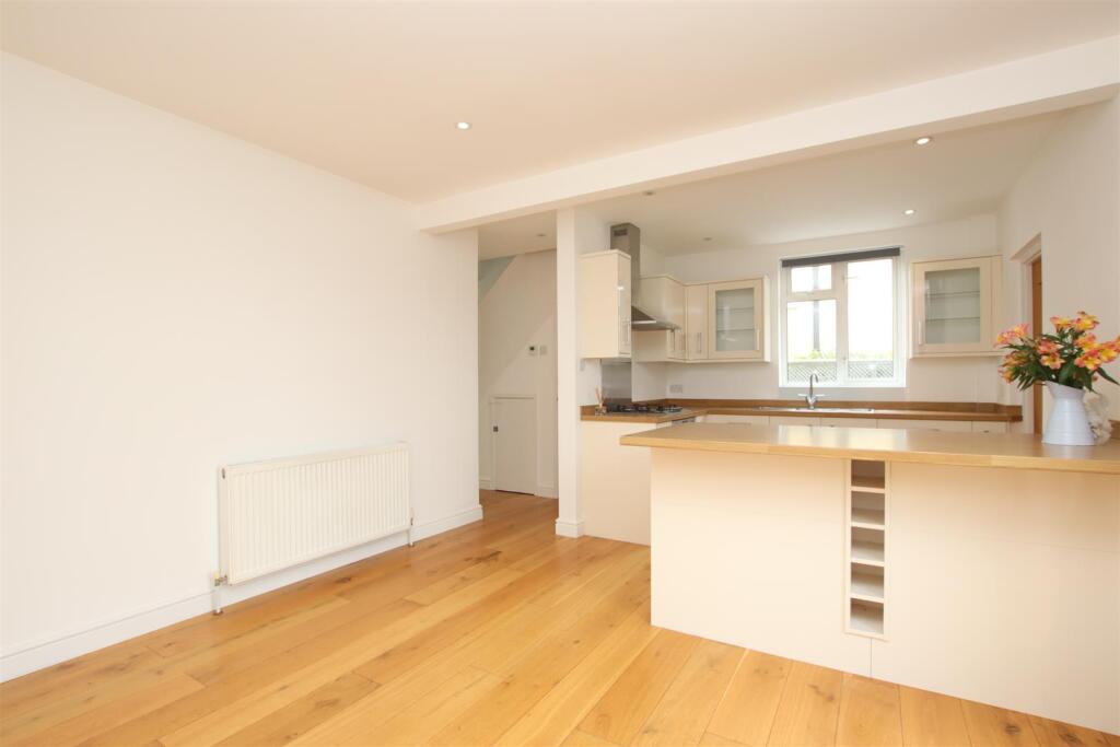 Kitchen dining room (2).JPG