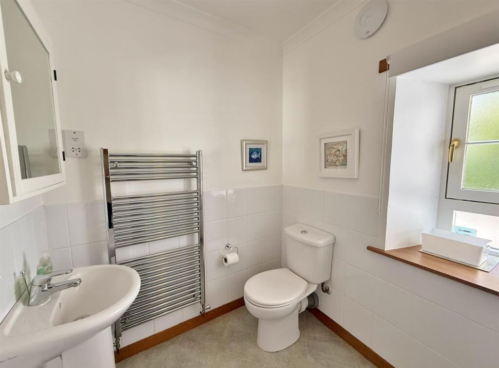 Wellingtonia Bathroom