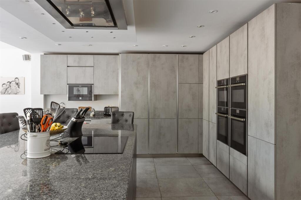 11 Pine Coombe-34.jpg