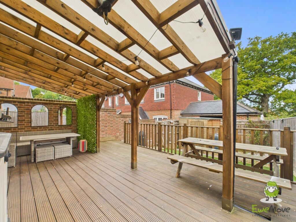 EweMove Estate Agents Basingstoke - Dovecote Way -