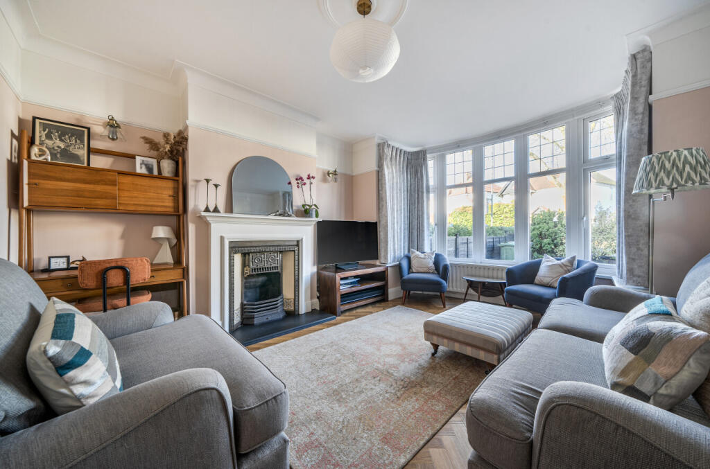 1383002-1-6920a41...