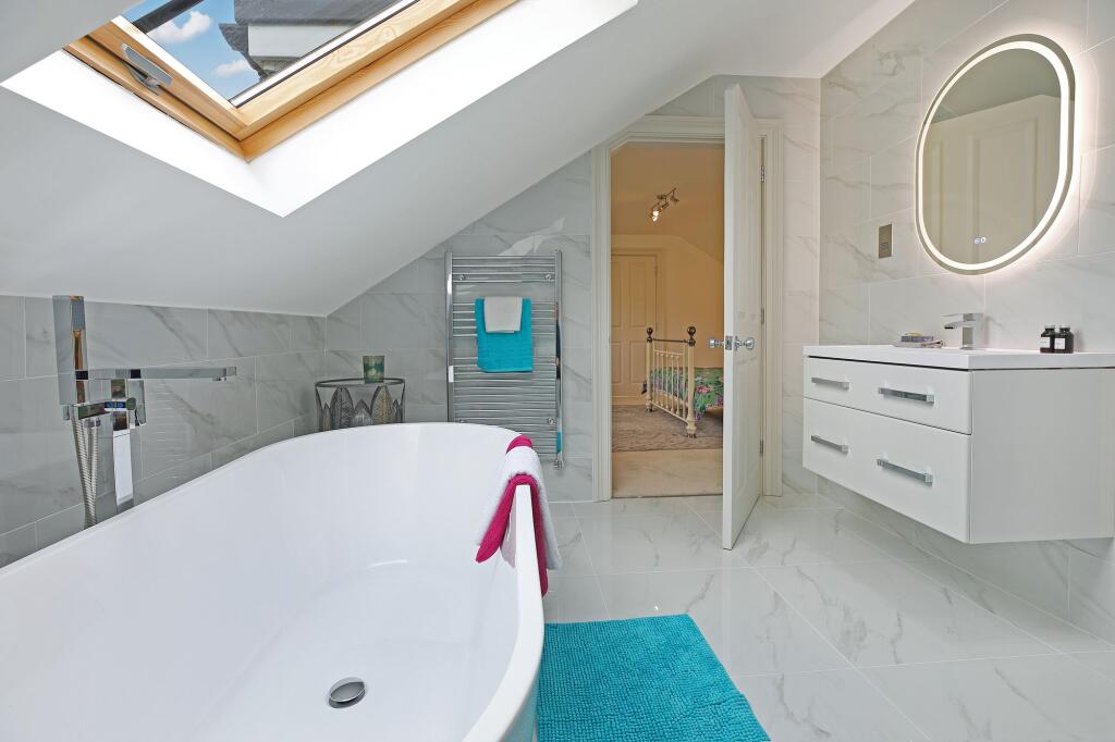 Bedroom Four En Suite Bathroom