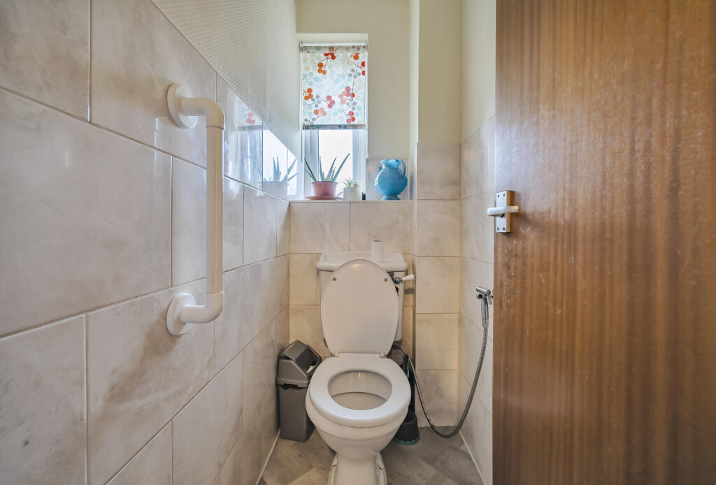 1371607-3-68fb95e...