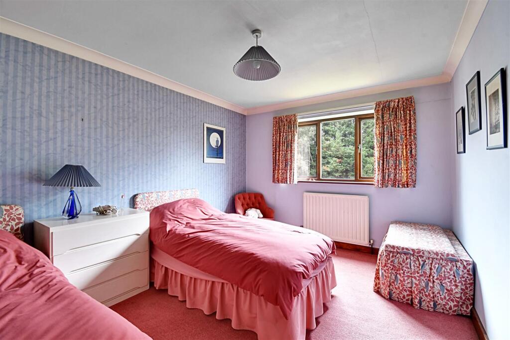 Bedroom 3_1.jpg