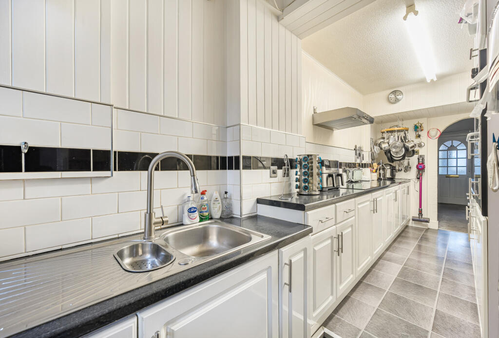 1374646-13-690a22...