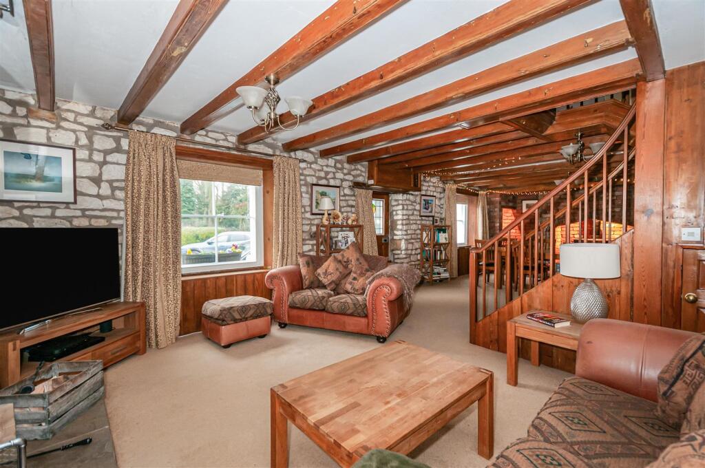 LOUNGE/DINING ROOM