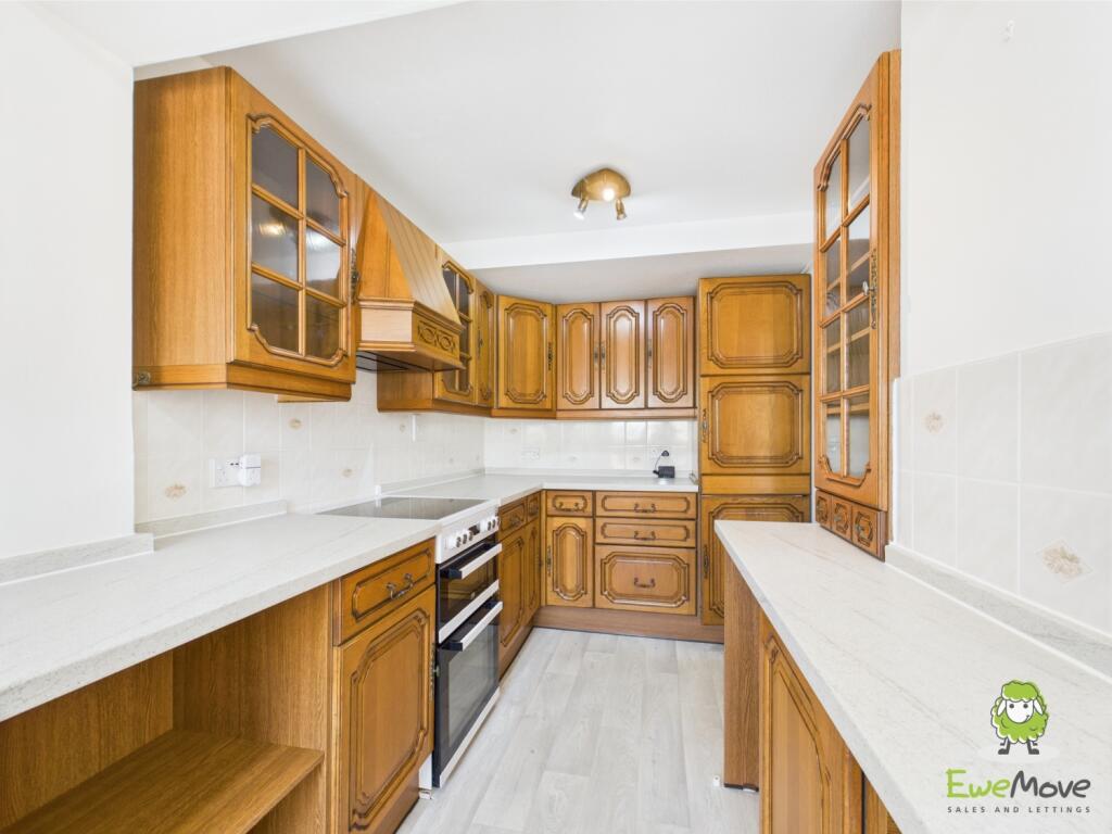 EweMove Basingstoke Estate Agents 22 Fabian Close