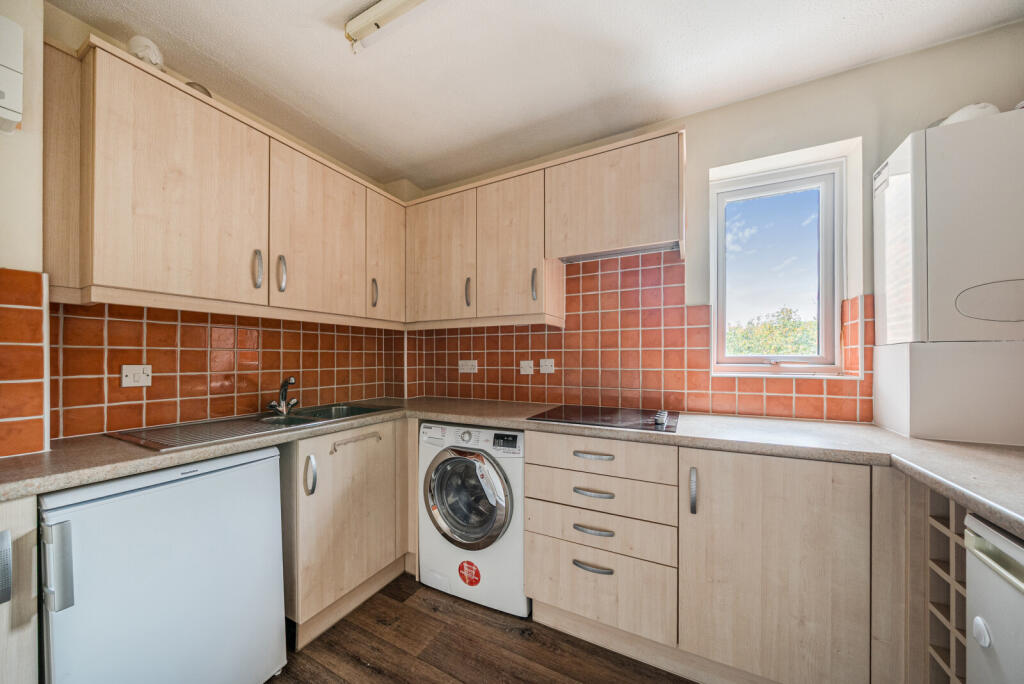 1370320-8-68f22ca...