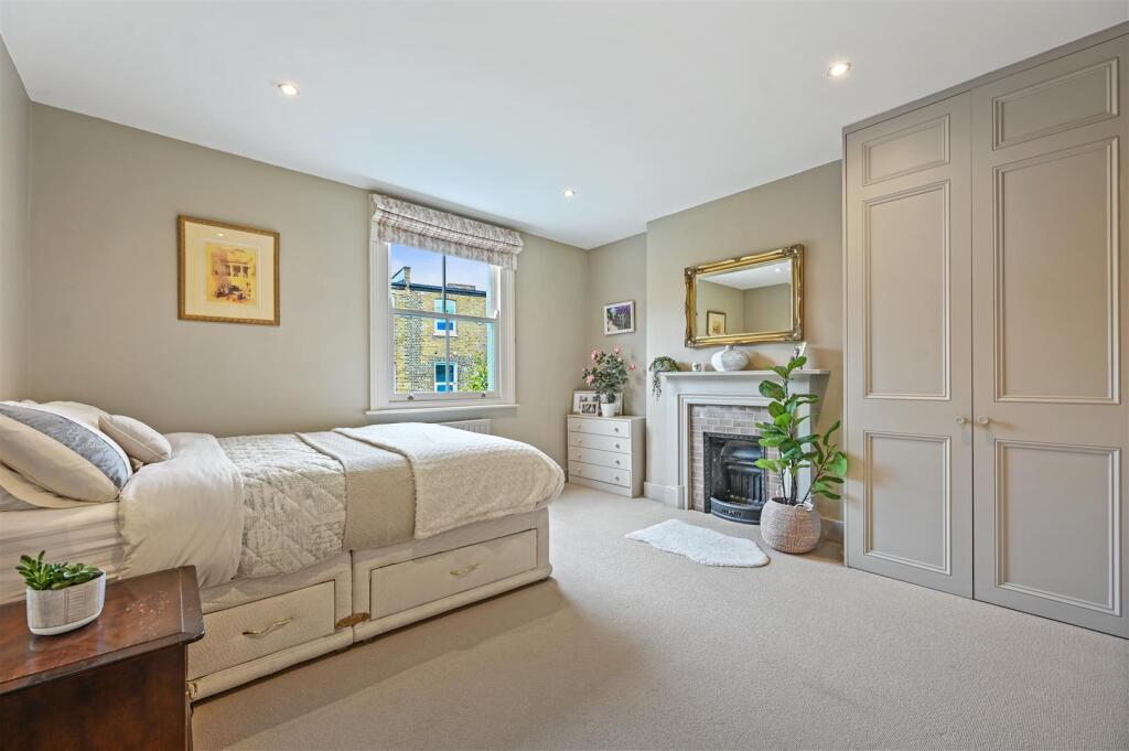 Westwick Gardens - BedroomC3 (1).JPG