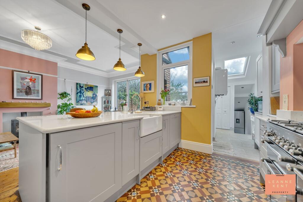 Kitchen Diner (Family Room)