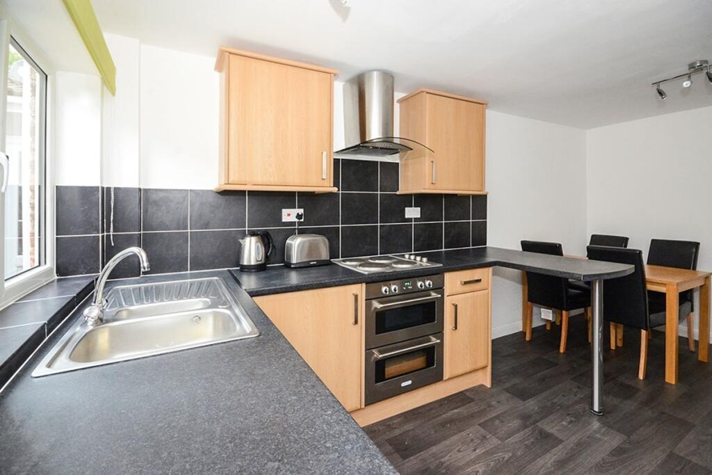 Kitchen / Dining Roo