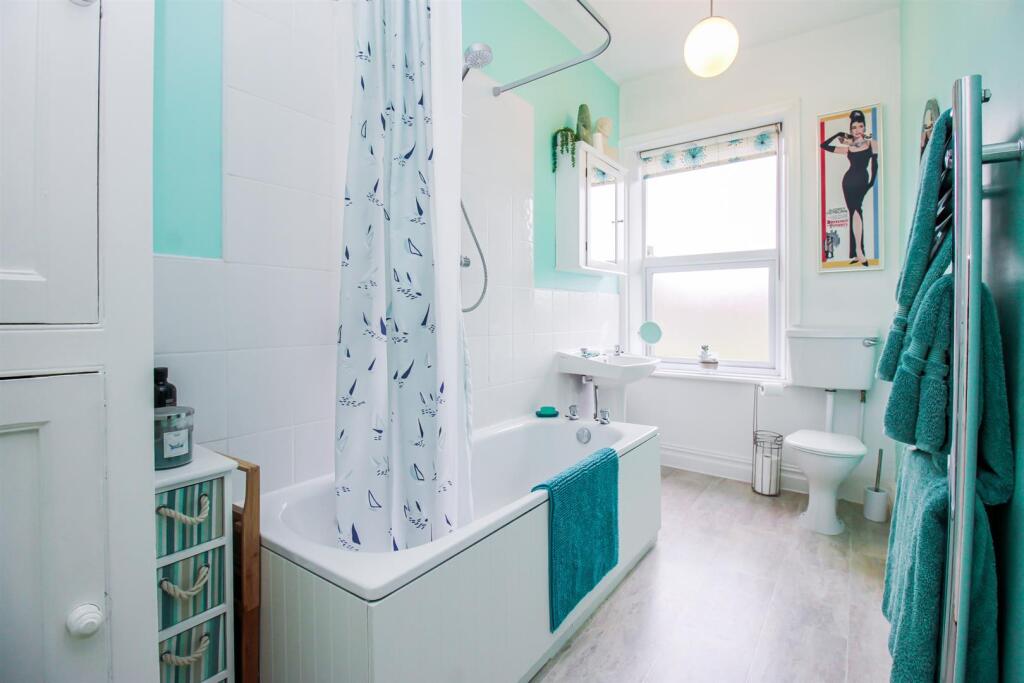 BATHROOM/W.C.