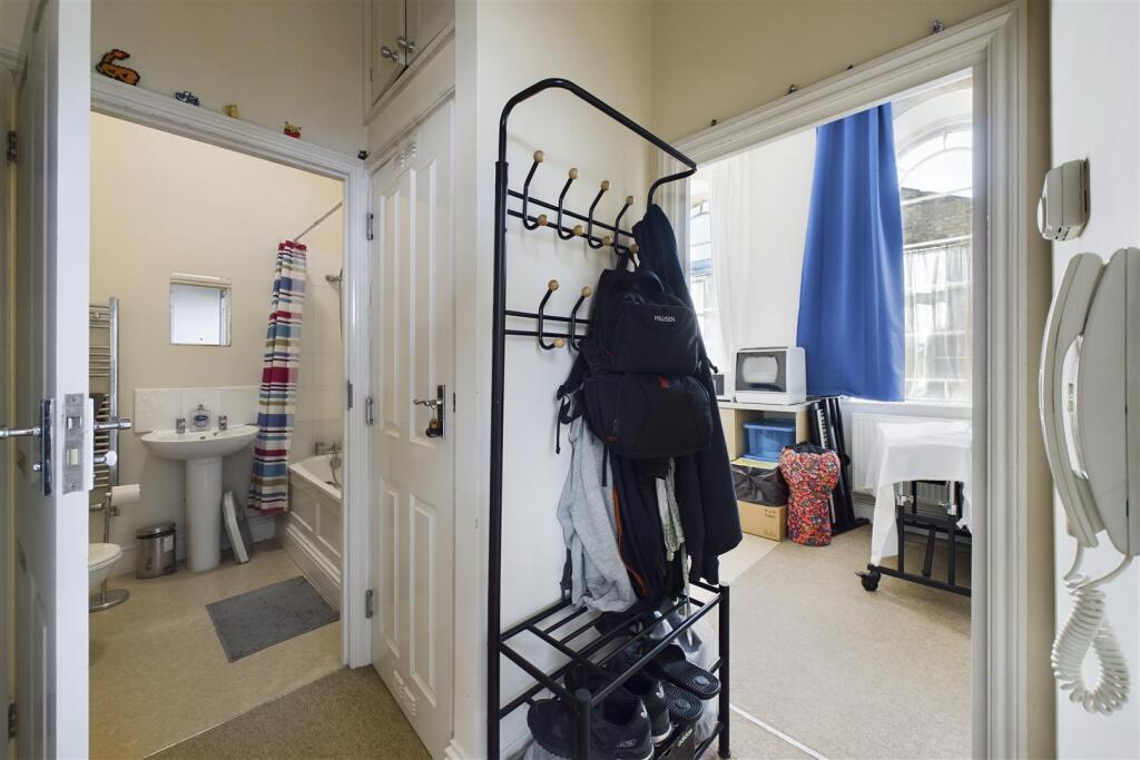 21 Oriel Buildings, Twerton Farm Close, Twerton, B