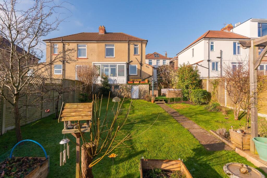 2Q6RKE - External E.jpg