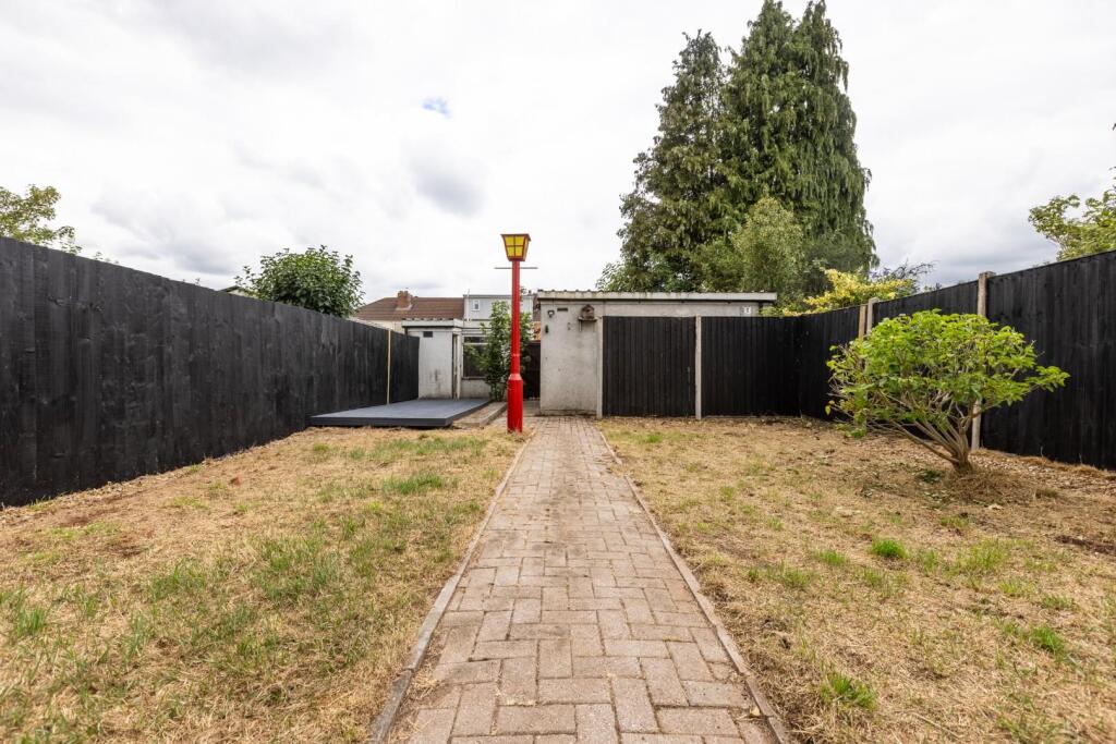 15 Guernsey Avenue, BS4-18.jpg