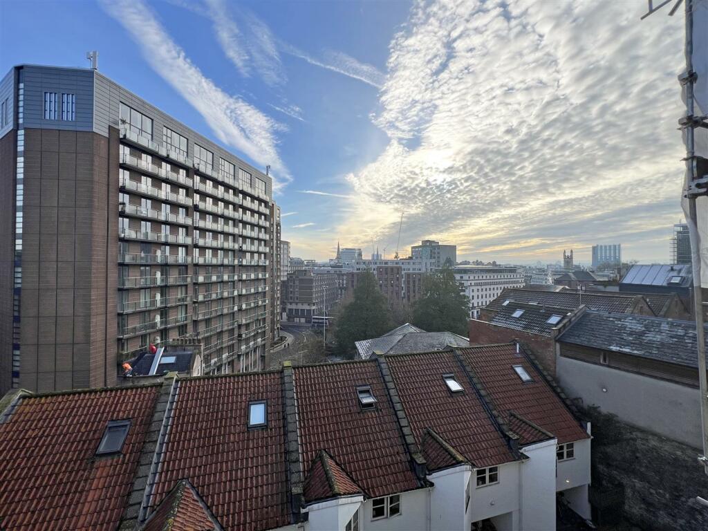 8 - HMO Maisonette for Auction, Bristol.JPG