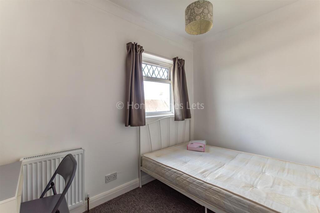 17898032 Bedroom6(1).jpg