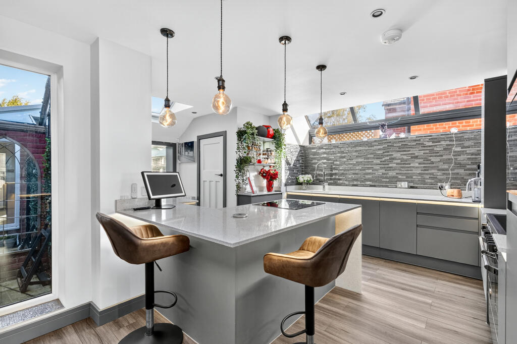 91victoriaroadlarge16