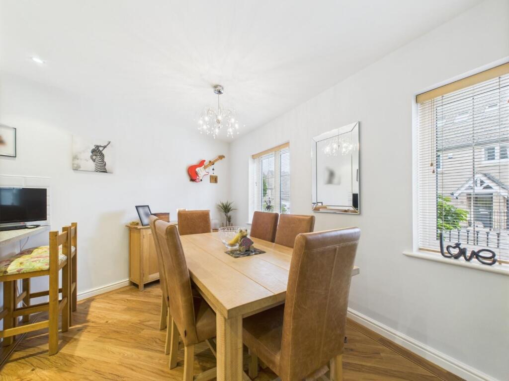 Kitchen/ Dining Room