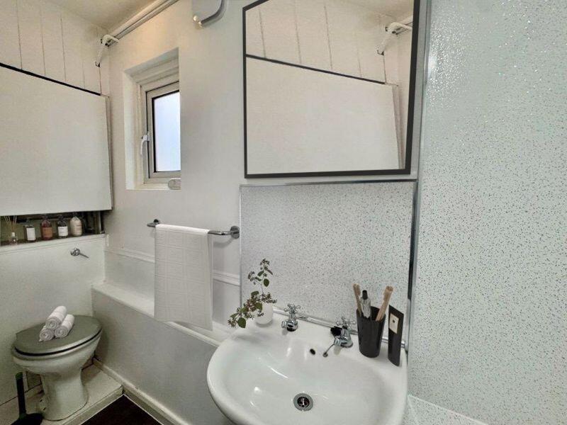 Bathroom (furnishings and accessories...