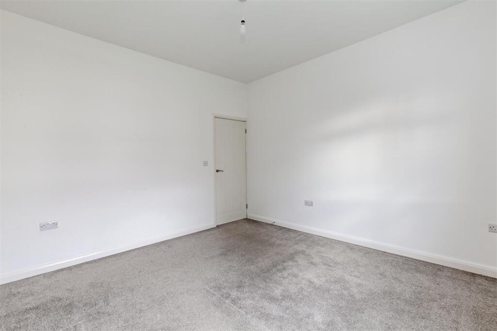 Bedroom 1-2.jpg