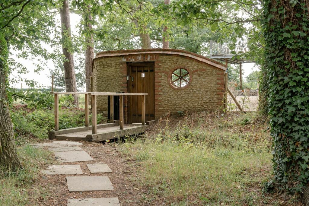 298421 - The Roundhouse, Park Lane, Old Knebwor...