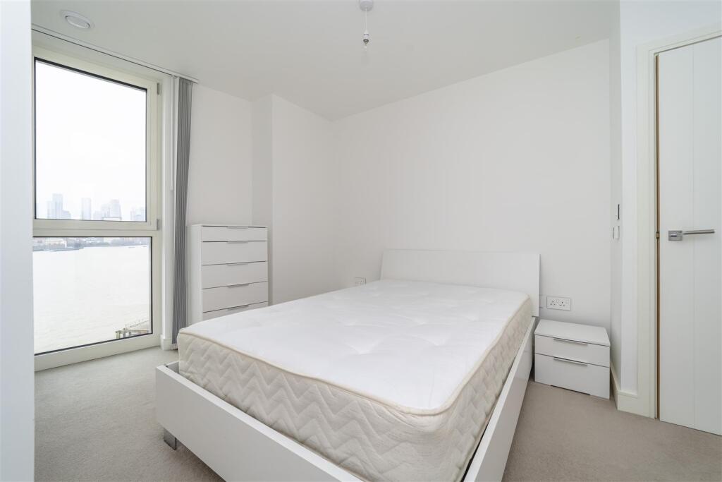 Master Bedroom     .jpg
