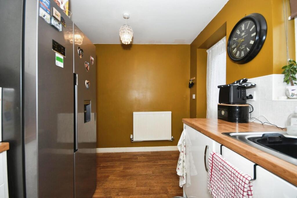KITCHEN 03.jpg