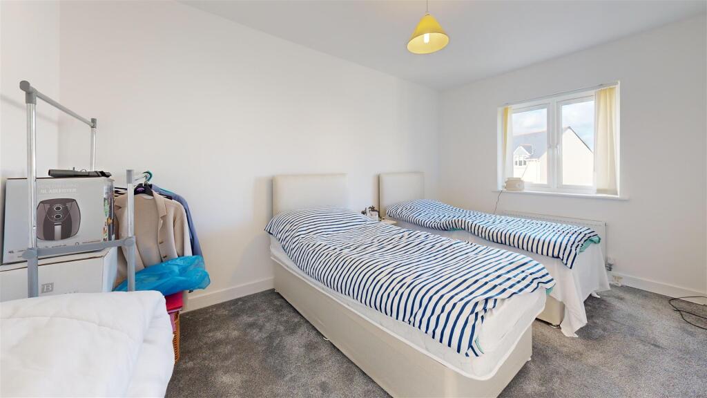 Red-Crane-Walk-Bedroom.jpg