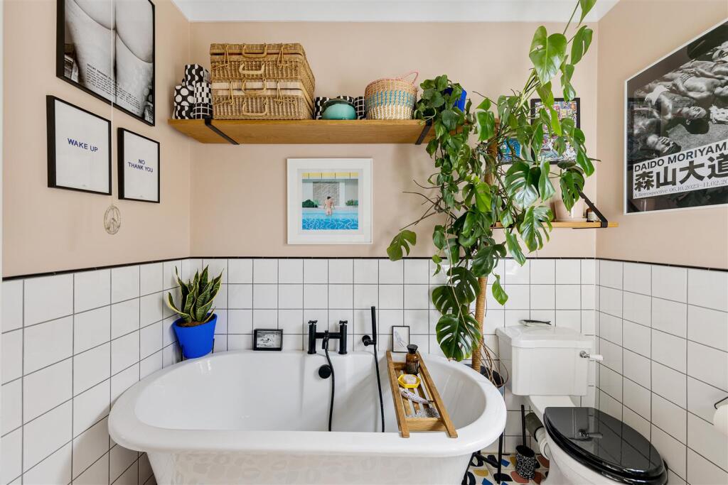 Clementina Road, E18