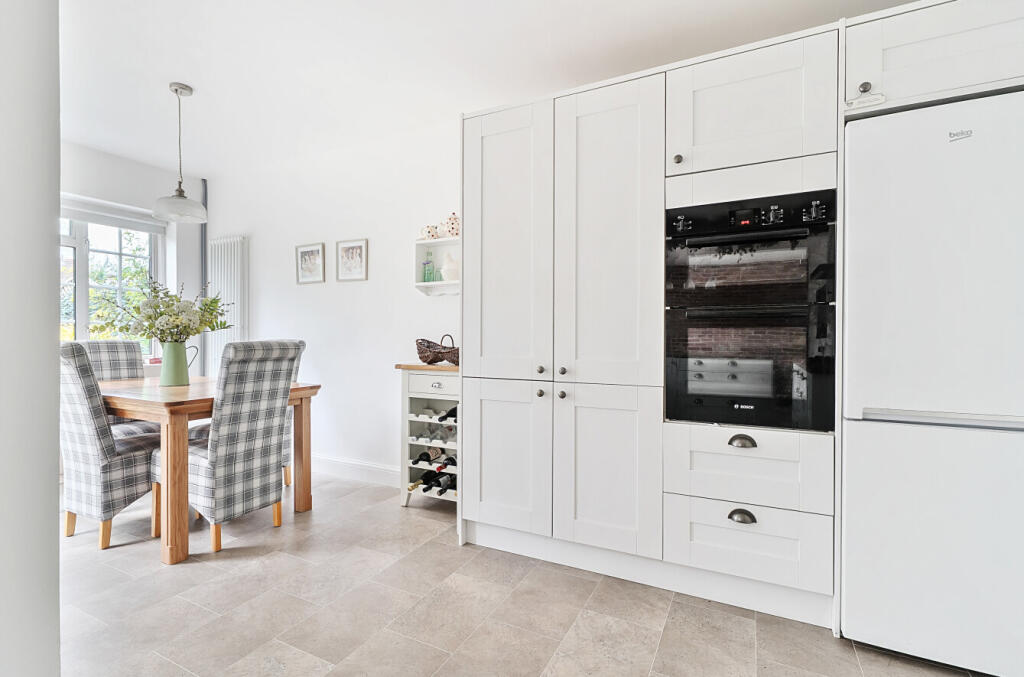 1303308-8-6840840...