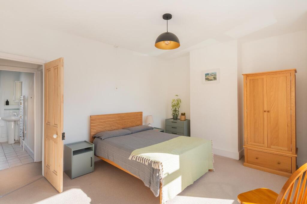 1T6RHD - Bedroom E.jpg