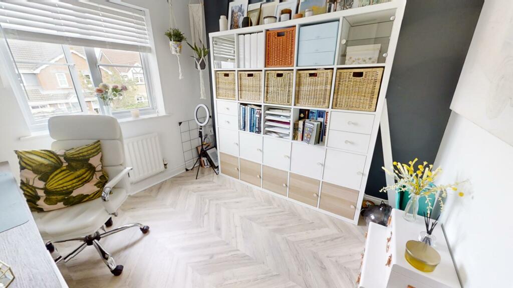 bed 4/ office