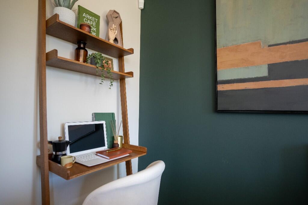 EXAMPLE OFFICE SPACE