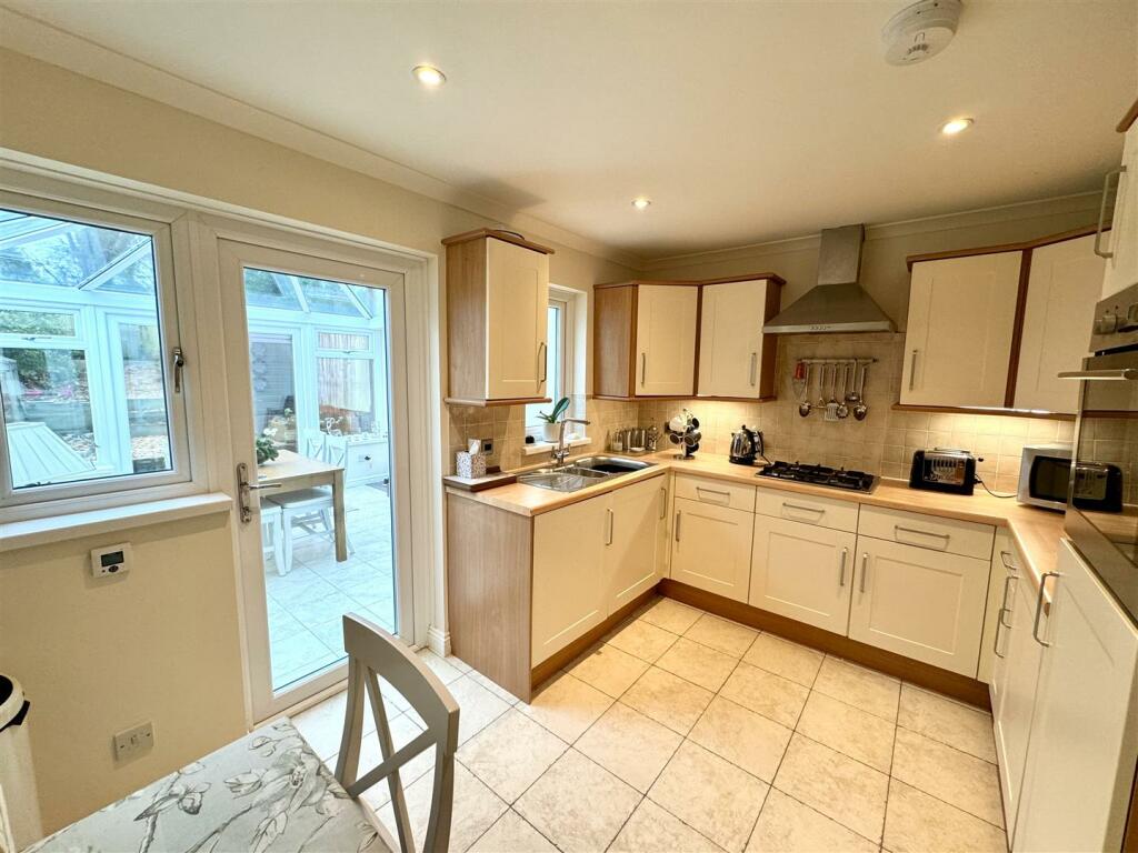 KITCHEN/BREAKFAST ROOM