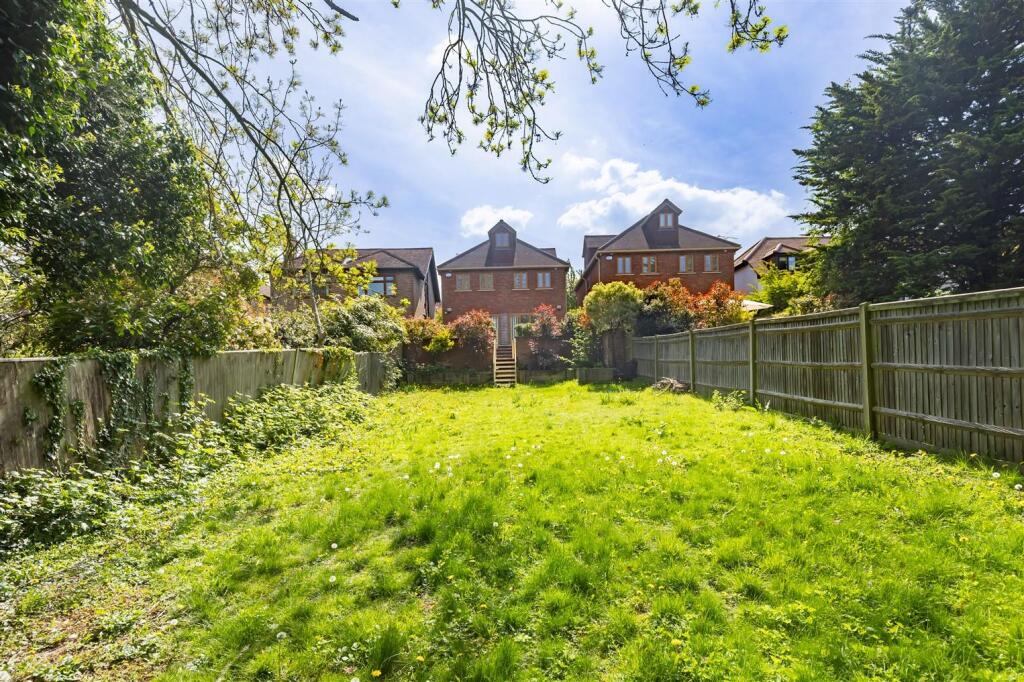30B Blackacre Road Theydon Bois, Essex, CM16 7LU (