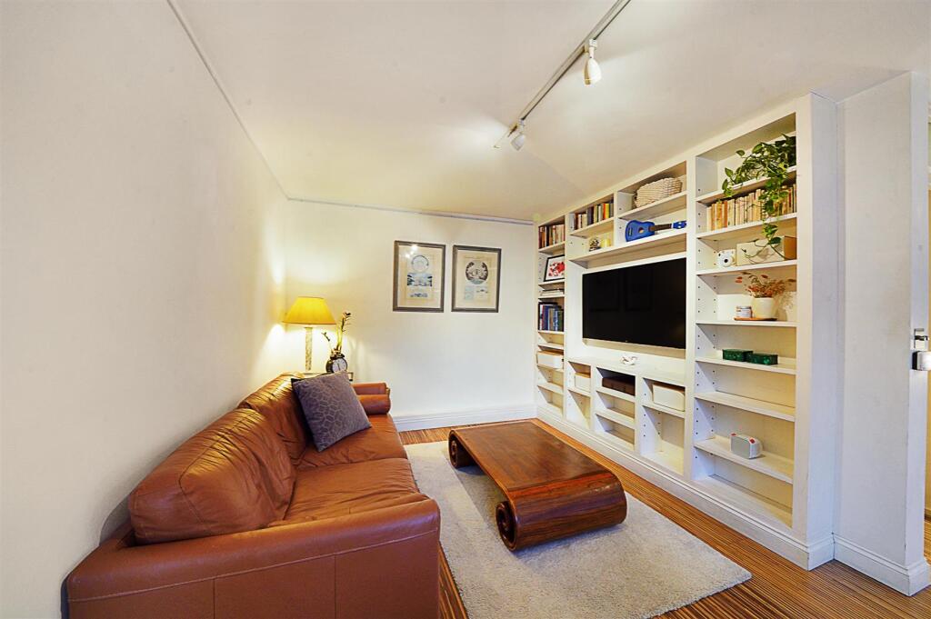 Flat 11, Longleat House - Vjm9F2bn9gw0N9o60Chu.jpg