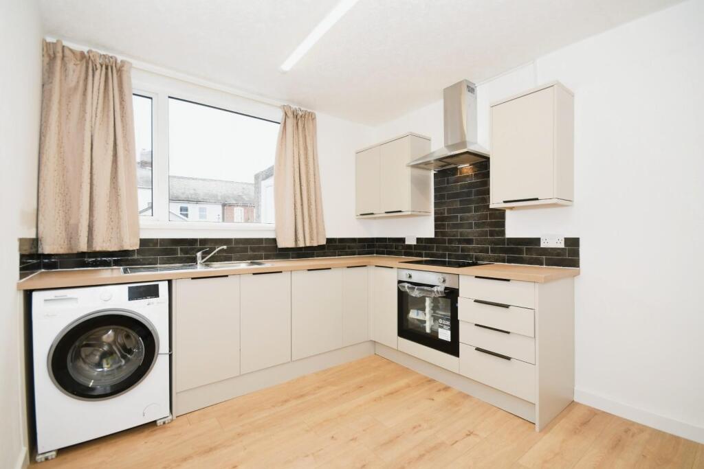 KITCHEN 02.jpg