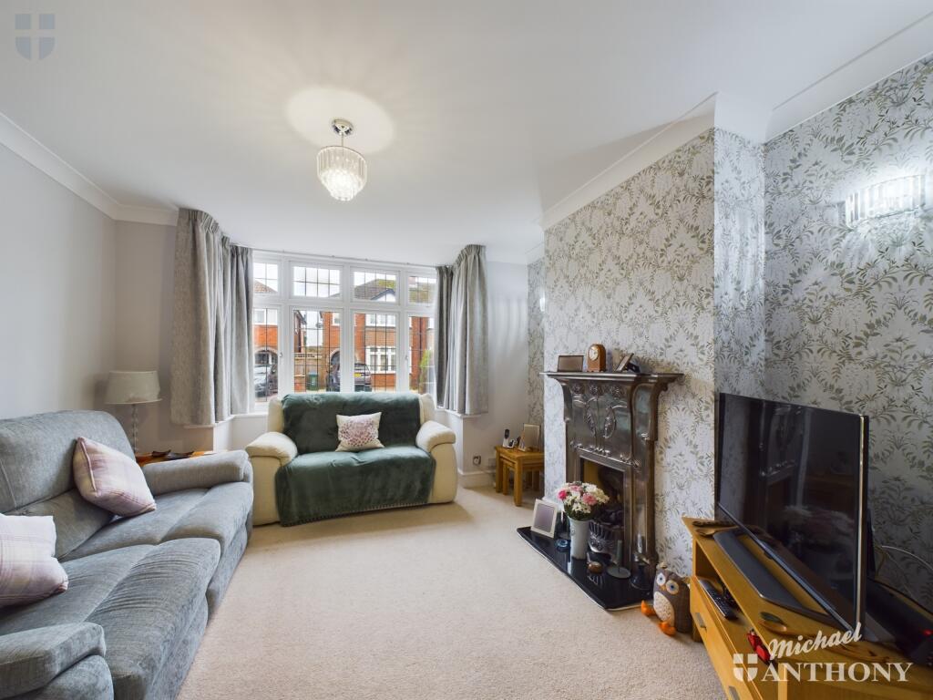 CAM03218G0-PR0513-STILL001