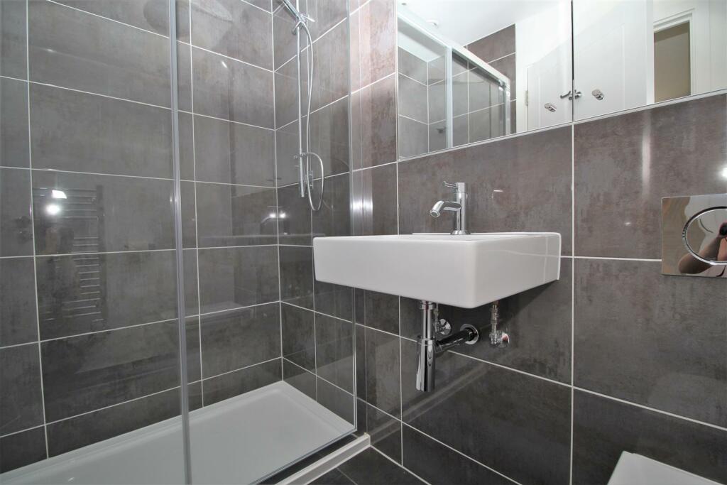 ENSUITE SHOWER ROOM