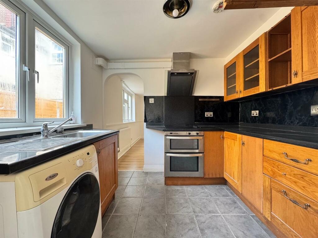 kitchen 1.jpg