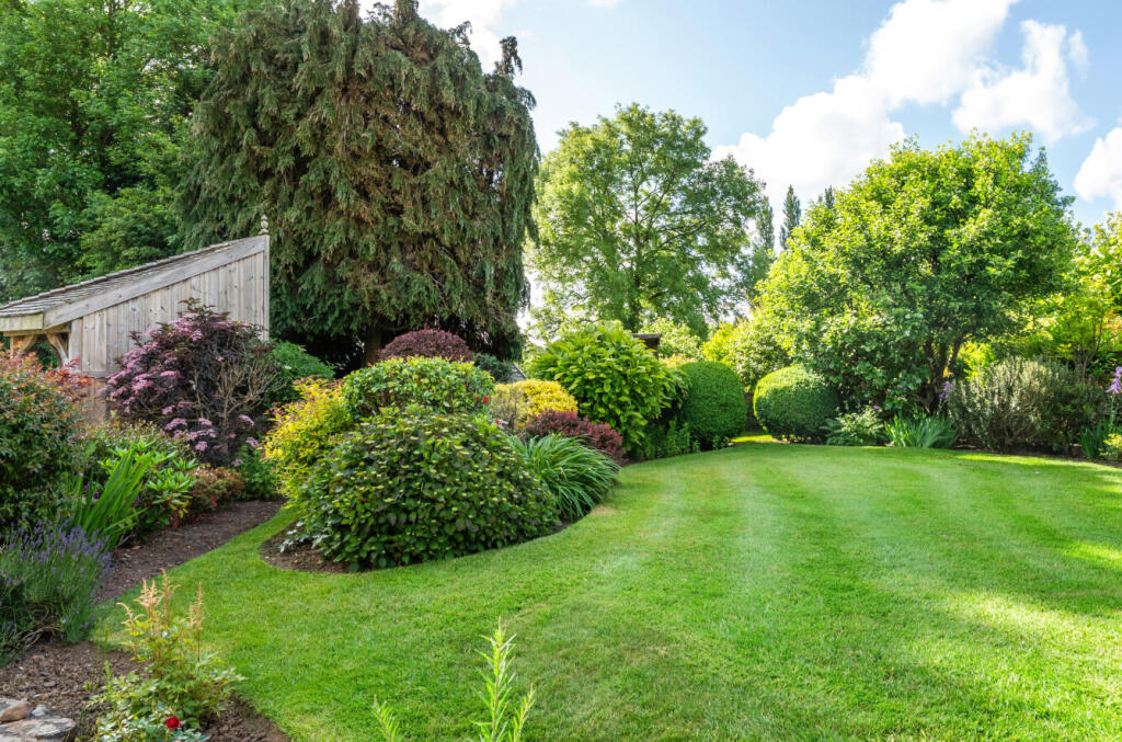 4-1298992-4-683d9...