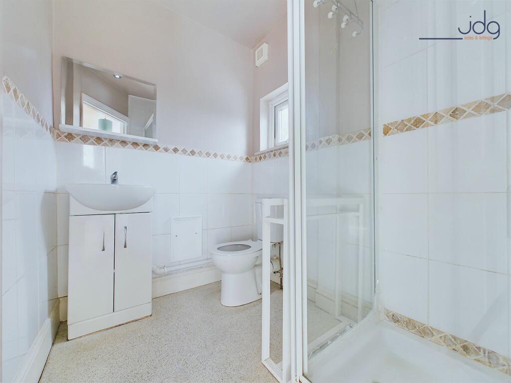 Bedroom 2 ensuite