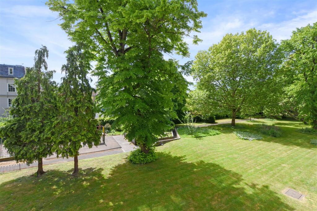 08-2a8cGCWT - 37 Sheffield Terrace - Gdn -Original